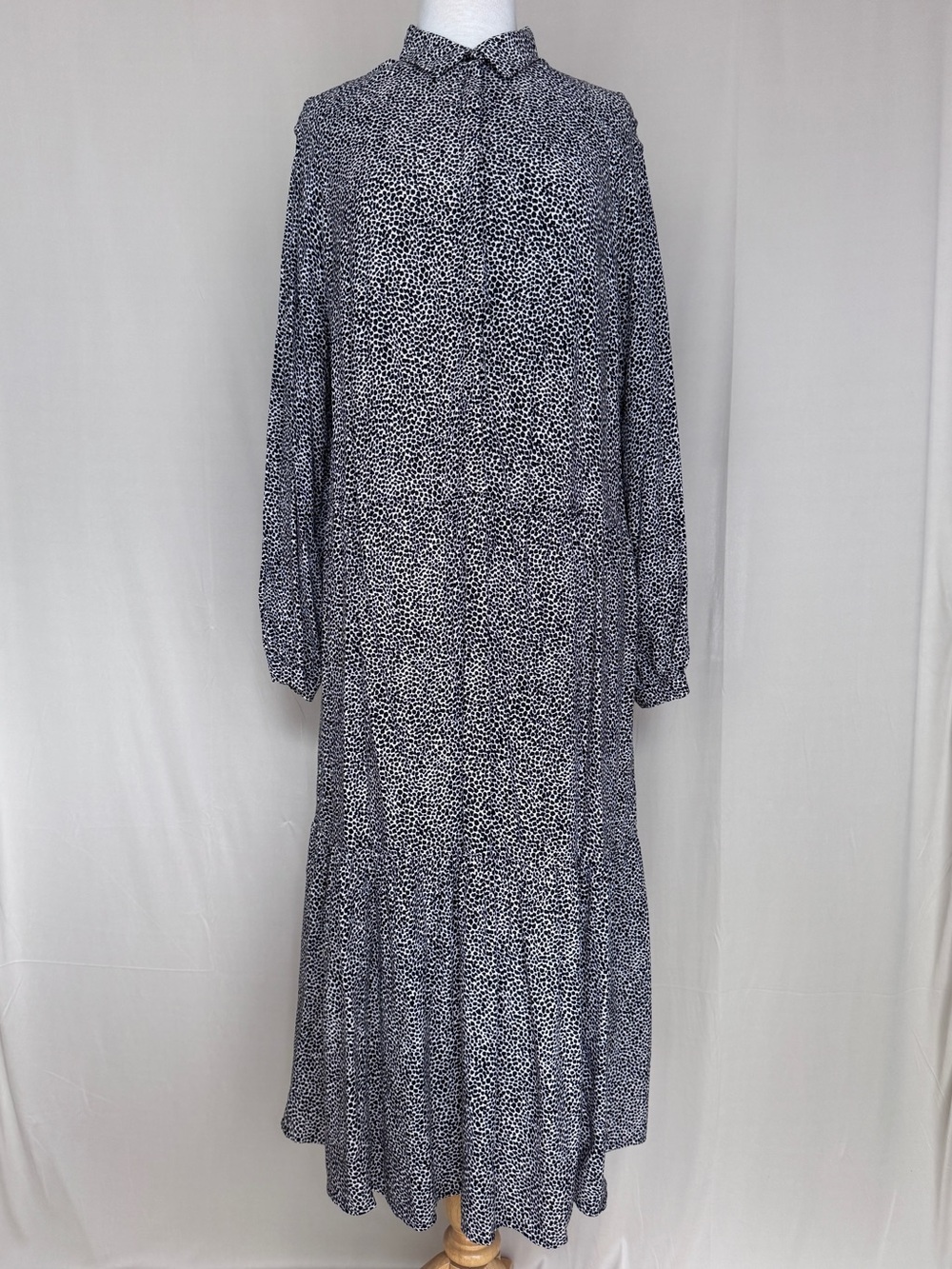 H&M Black and White Long Sleeve Printed Midi Dress